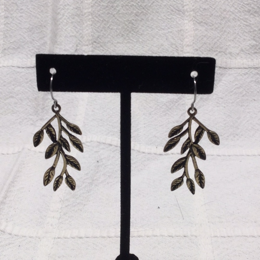 🌸4/$25🌸 - Antiqued Gold Leaf Earrings